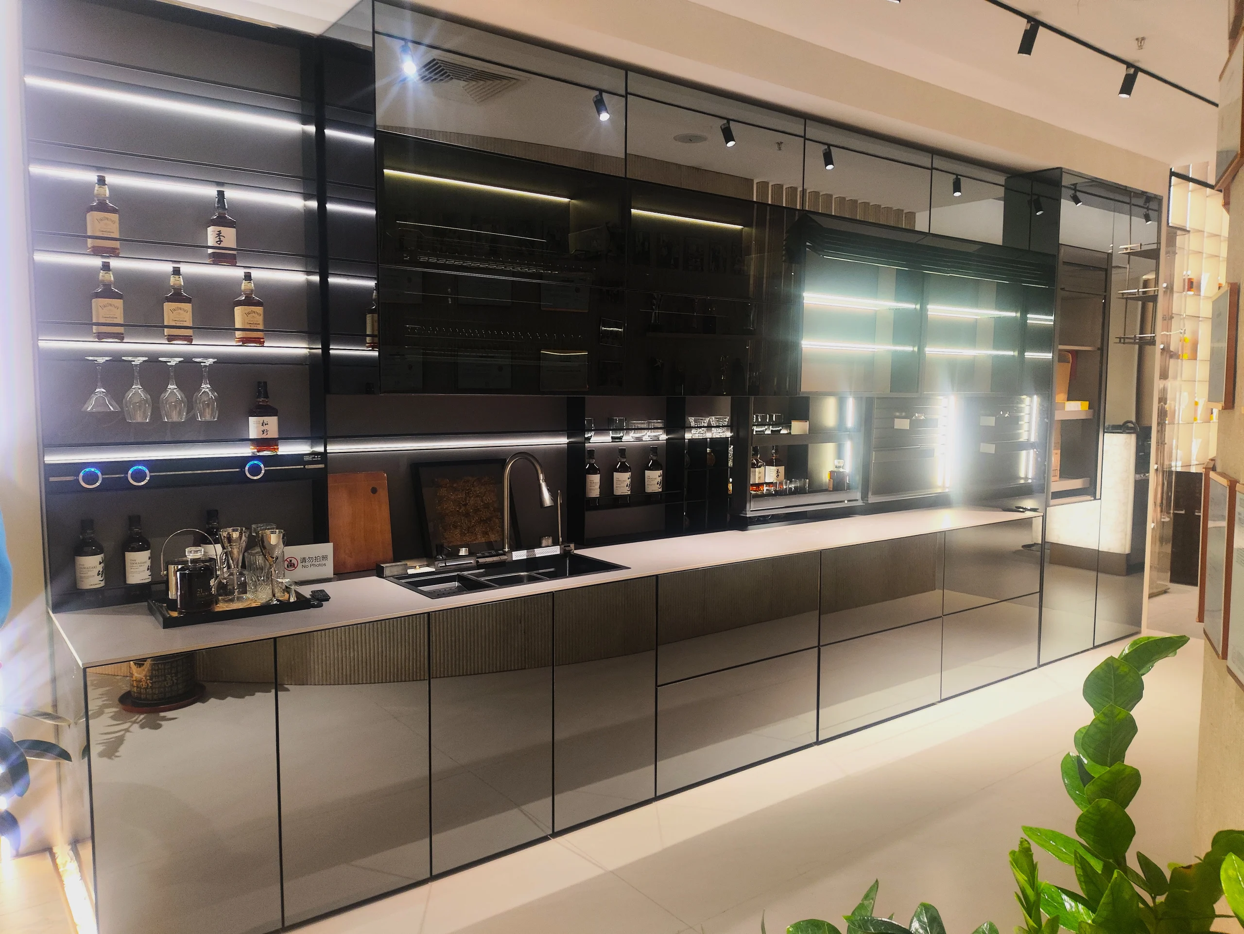 China Kitchen Cabinets vs Local Suppliers: When Is Importing Worth It?